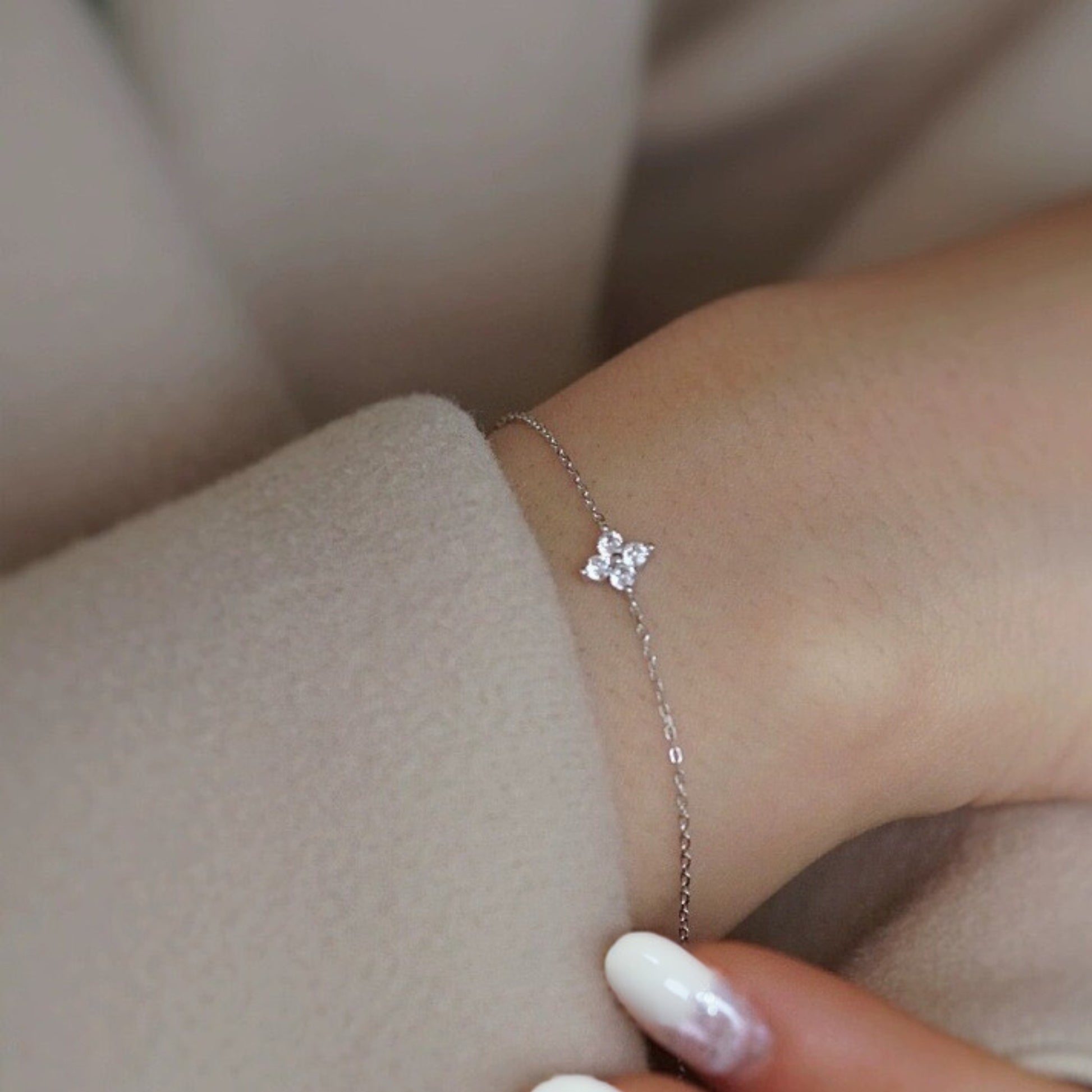 Sterling Silver Hypoallergenic Mini Clover Bracelet The Aura