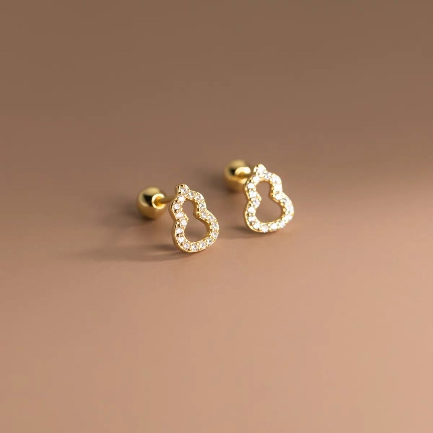 Pavé Woolo Stud Earrings