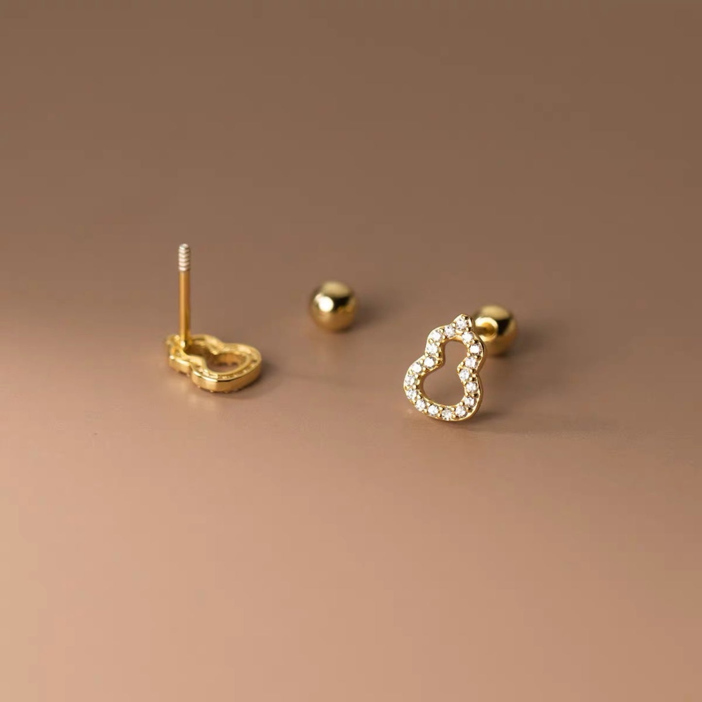 Pavé Woolo Stud Earrings